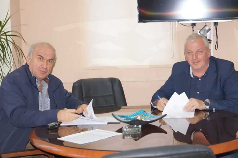 Δήμος Ζίτσας: Υπογράφηκε έργο για τη διευθέτηση ομβρίων στην Ελεούσα συνολικού προϋπολογισμού 1,2 εκατομμυρίων ευρώ.