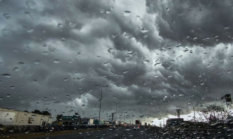 Ισχυρές βροχές και καταιγίδες πλήττουν τη χώρα την σήμερα Πέμπτη 4 Δεκεμβρίου