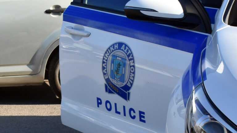 Οκτώ άνθρωποι στοιβαγμένοι σε Ι.Χ. – Εντοπίστηκαν στο Κομπότι Άρτας