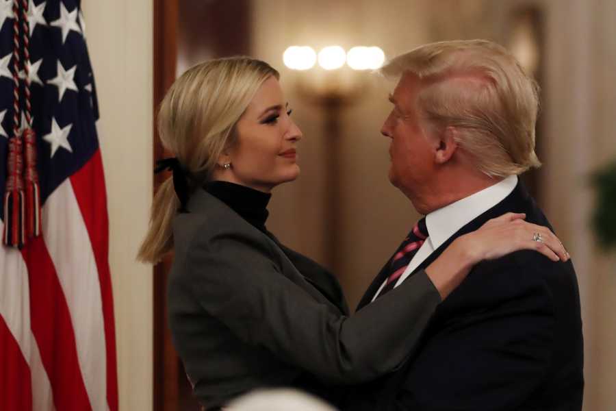 Νέος σεισμός από τα έγγραφα Επστάιν: Τραμπ, Μασκ και Ιβάνκα στα αποτρόπαια όργια - Σοκαριστικές καταγγελίες