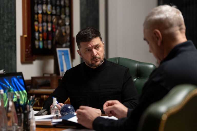 Δυσπιστία Ζελένσκι για τη «συμφωνία» Τραμπ – Πούτιν και κατάπαυση του πυρός 7 ημερών