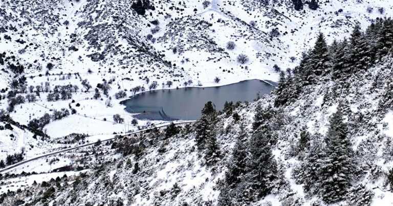 Η παγωμένη λίμνη του Σουλίου – Ένα τοπίο βγαλμένο από παραμύθι