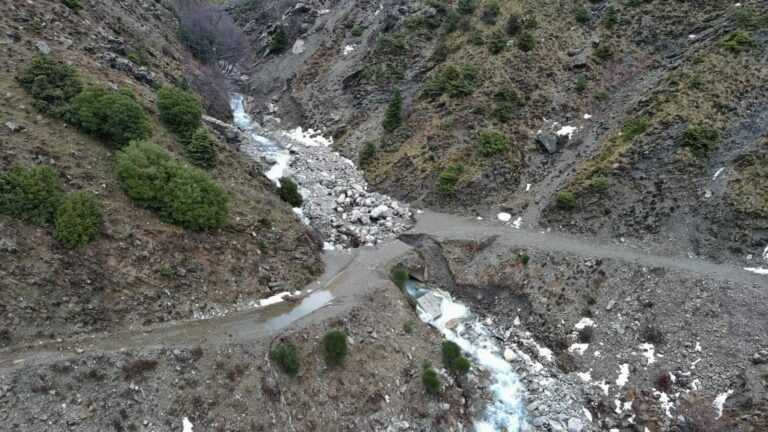 Στο έλεος του νερού η Ήπειρος: Κατολισθήσεις και αποκλεισμοί στα ορεινά – Αποκλεισμένο το Ματσούκι: Η φύση έκοψε τον δρόμο στα δύο
