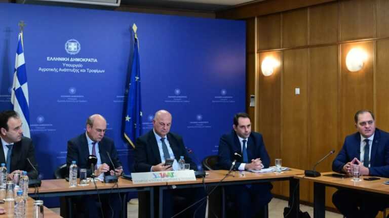 Κυβέρνηση προς αγρότες: Αυτά είναι τα 6 μέτρα – Ρεύμα στα 8,5 λεπτά και ΕΦΚ στην αντλία