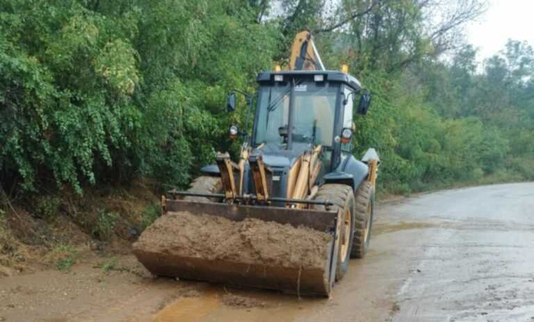 Ήπειρος: Μάχη με τις καταπτώσεις – 32 μηχανήματα της Περιφέρειας στους δρόμους