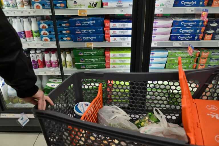 Η ακρίβεια «ροκανίζει» την αγοραστική δύναμη: Επιδείνωση για το 74% των καταναλωτών την τελευταία διετία – Μειώνουν τις δαπάνες για τρόφιμα 8 στους 10 πολίτες