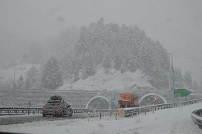 Epirus Bomb: Μπλόκο στα φορτηγά στην Εγνατία λόγω χιονοκαταιγίδας
