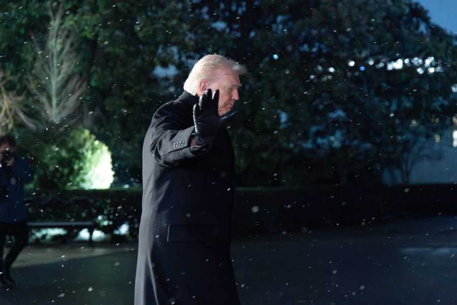 Τραμπ: Αρνείται να ζητήσει συγγνώμη για το βίντεο με τις ρατσιστικές εικόνες των Ομπάμα