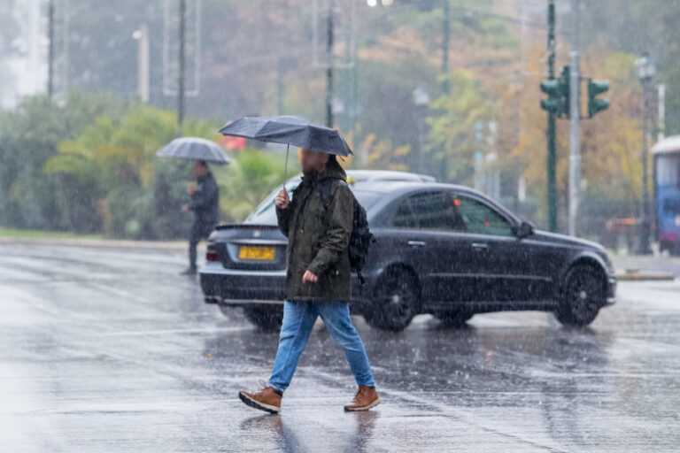 Ο καιρός σήμερα: Πού θα εκδηλωθούν βροχές και καταιγίδες