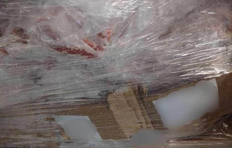 Τσικνοπέμπτη: Κατασχέθηκαν σχεδόν 5 τόνοι ληγμένου κρέατος στο Καπανδρίτι (εικόνες)