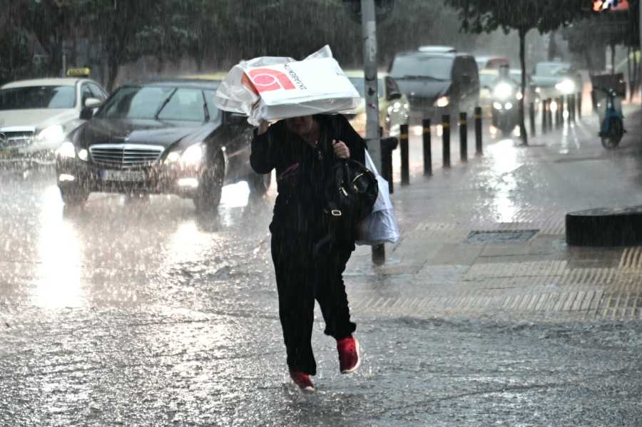 Κακοκαιρία: Προειδοποίηση Ζιακόπουλου για 5 περιοχές - Κίνδυνος πλημμυρών και κατολισθήσεων