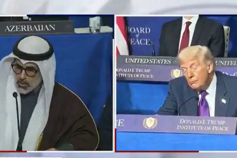 Κάποιος να ξυπνήσει τον Τραμπ - Σχεδόν αποκοιμήθηκε στο Συμβούλιο Ειρήνης (Βίντεο)