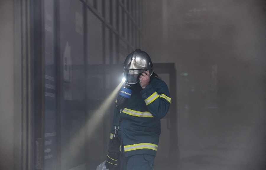 Φωτιά τώρα στα Σπάτα σε επιχείρηση με αθλητικά είδη