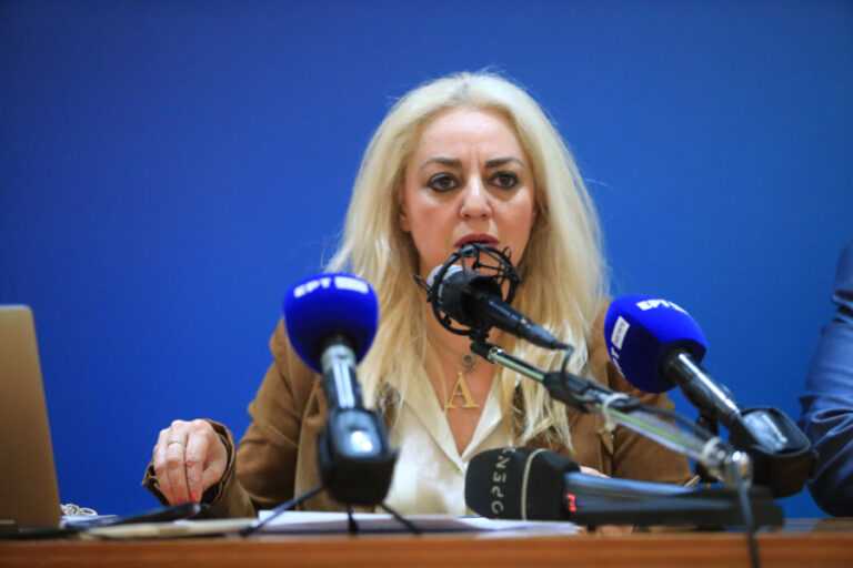 Άννα Στρατινάκη: Δείχνει τους υπουργούς Εργασίας και τονίζει «εγώ έκανα για δύο»