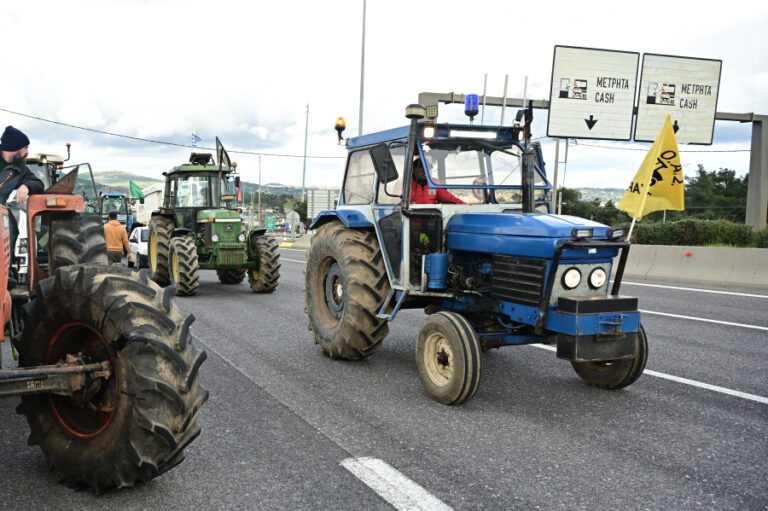 Το αγροτικό συλλαλητήριο στο κέντρο της Αθήνας, τρακτέρ πηγαίνουν στο Σύνταγμα – Όλες οι εξελίξεις στο liveblog