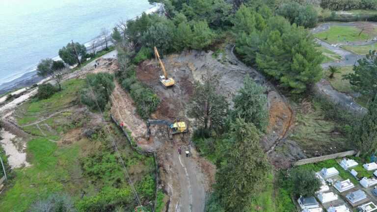 Μεγάλη κατολίσθηση στην Πρέβεζα: Καταστράφηκε ο παραλιακός στον Μύτικα (Βίντεο)