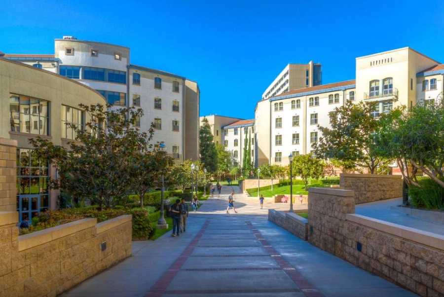 Τραμπ κατά UCLA: Κατέθεσε αγωγή για «αντισημιτικό, εχθρικό εργασιακό περιβάλλον»