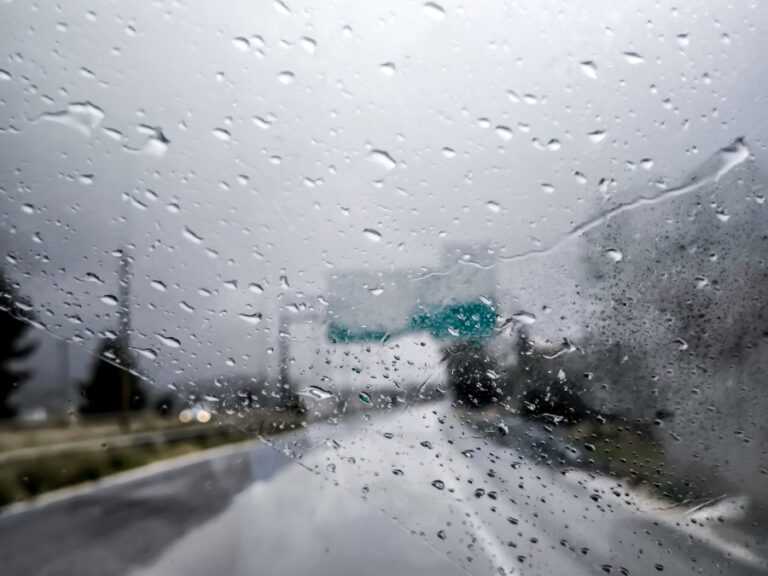 Ο καιρός σήμερα: Βροχές και σποραδικές καταιγίδες σχεδόν σε όλη τη χώρα