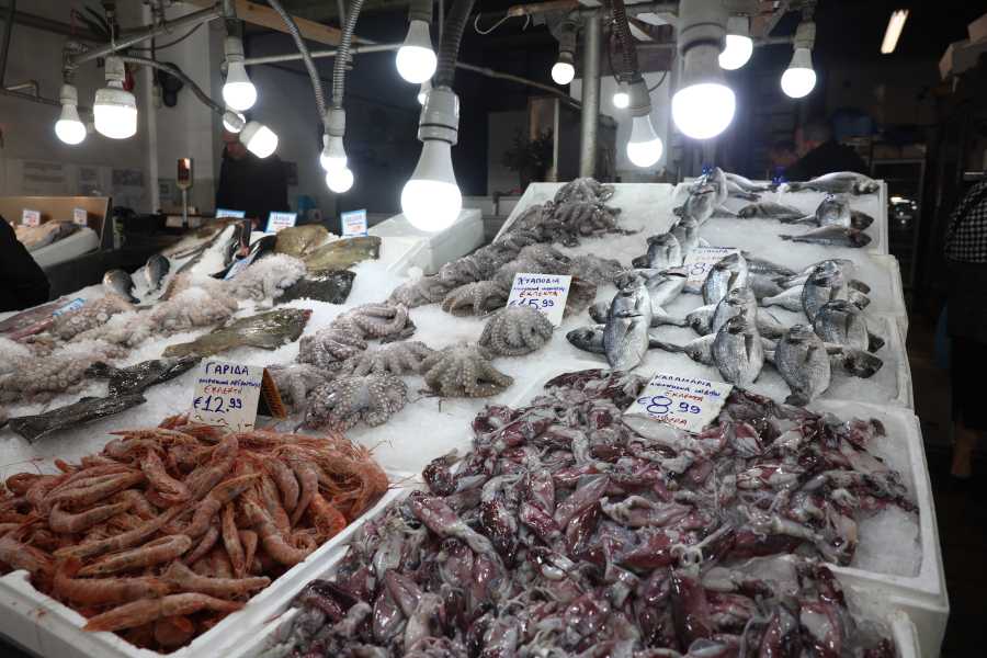 Καθαρά Δευτέρα: Πόσο θα κοστίσει φέτος το σαρακοστιανό τραπέζι - Οι τιμές για λαγάνα και θαλασσινά