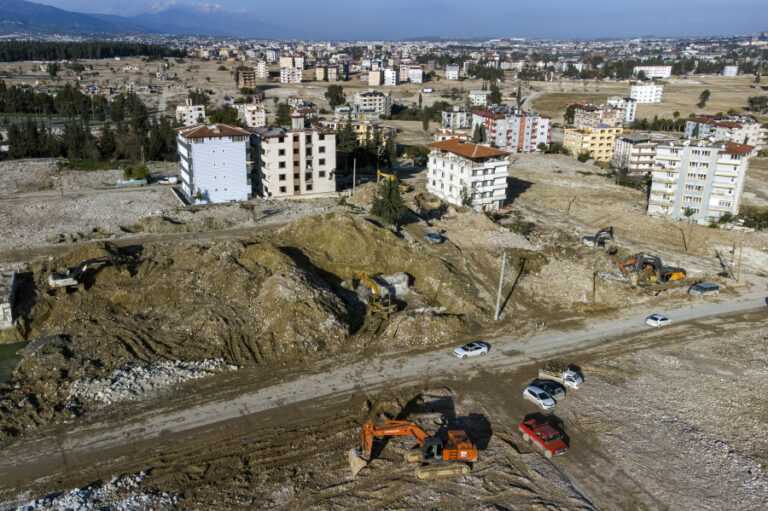 Τούρκος σεισμολόγος προειδοποιεί για μεγάλο σεισμό άνω των 7 Ρίχτερ