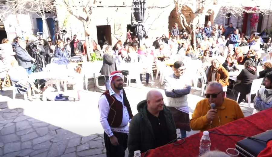 Καθαρά Δευτέρα με φαγητό, ποτό και ρατσιστικά «αστειάκια» για τους νεκρούς στην Χίο: «Και λίγοι ήταν οι 15»