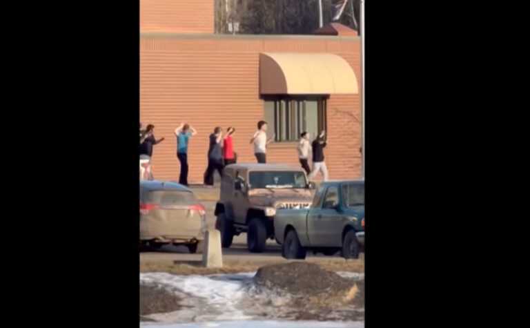 Καναδάς: 18χρονη σκόρπισε τον θάνατο στο σχολείο – Σκότωσε επίσης τη μητέρα και τον αδελφό της