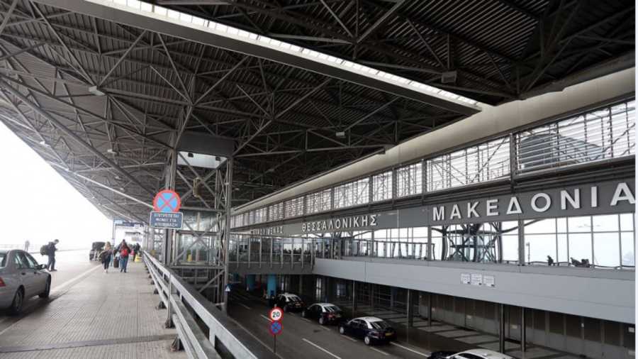 Συνελήφθη μεθυσμένος επιβάτης σε πτήση προς το αεροδρόμιο «Μακεδονία» - Τραυμάτισε αστυνομικό