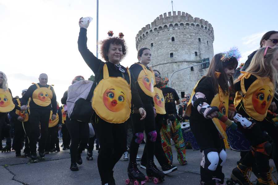 Θεσσαλονίκη: Χιλιάδες καρναβαλιστές χόρεψαν σε ξέφρενους ρυθμούς (Εικόνες)