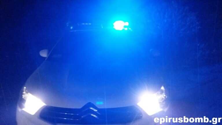 Σφοδρή σύγκρουση οχημάτων στον Βράχο Πρέβεζας – Αυτοκίνητο βούτηξε σε χαράδρα μετά από τροχαίο