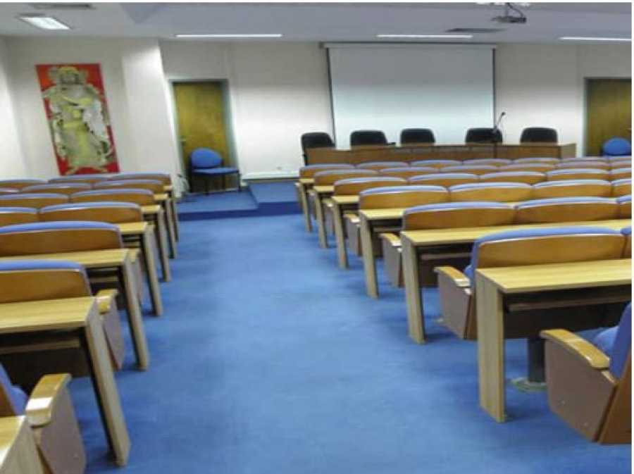 Κεκλεισμένων των θυρών η δίκη του αστυνομικού της Βουλής και της συζύγου του