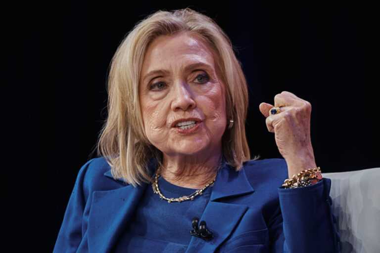 Υπόθεση Έπσταϊν: Η Χίλαρι Κλίντον καταγγέλλει επιχείρηση «συγκάλυψης» από πλευράς Τραμπ