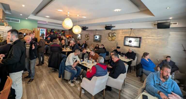 Με πλήθος φίλων, μελών και δημοτών πραγματοποιήθηκε η κοπή πρωτοχρονιάτικης βασιλόπιτας της παράταξης του Νίκου Ζαχαριά «Νέο Ξεκίνημα