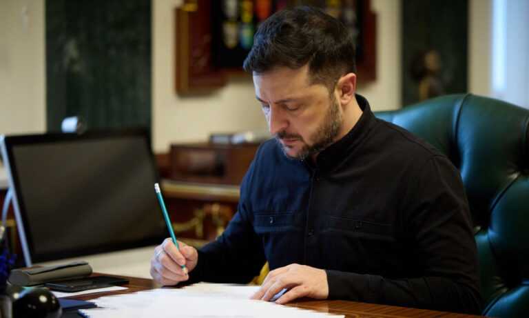 Β. Ζελένσκι: Περίπου 55.000 Ουκρανοί στρατιώτες έχουν σκοτωθεί από την αρχή του πολέμου