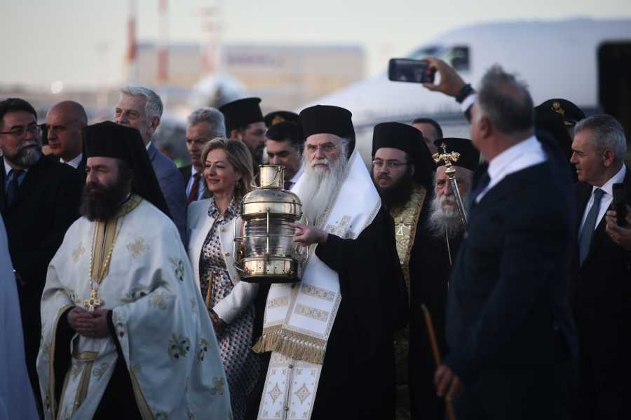 Άγιο Φως και Πάσχα 2026: Στον «αέρα» η μεταφορά του στην Ελλάδα – Το κυβερνητικό σχέδιο