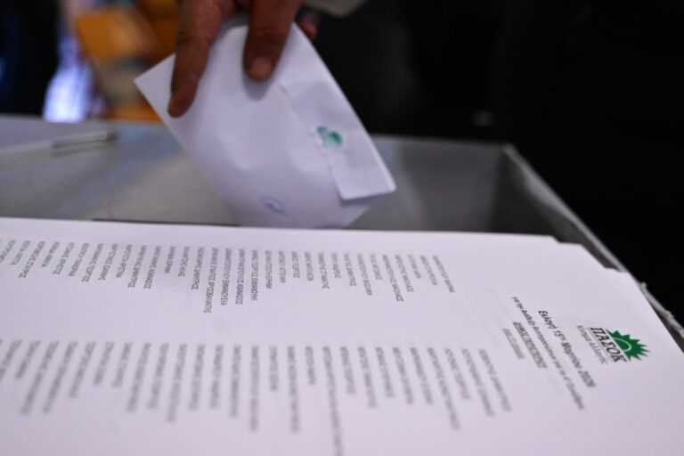 Εκλογές ΠΑΣΟΚ: Μεγάλη συμμετοχή στα Ιωάννινα — Ο Πρέντζας σαρώνει, η Μέγα πρώτη στις γυναίκες