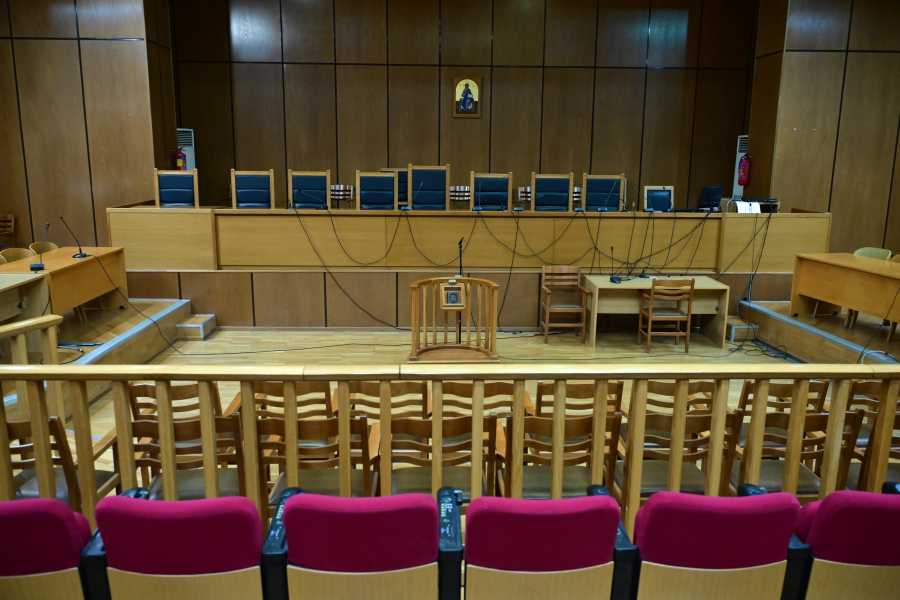 ΔΣΑ: Επαπειλούμενη κύηση, τοκετός και λοχεία πρέπει να αποτελούν λόγους αναβολής για γυναίκες δικηγόρους