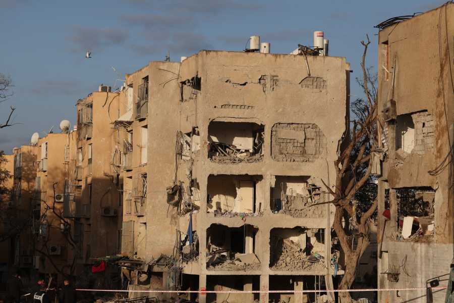 Μέση Ανατολή: Εκατοντάδες νεκροί από τους σφοδρούς βομβαρδισμούς στο νότιο Ισραήλ - Την υποστήριξη της ΕΕ ζητά ο Νετανιάχου