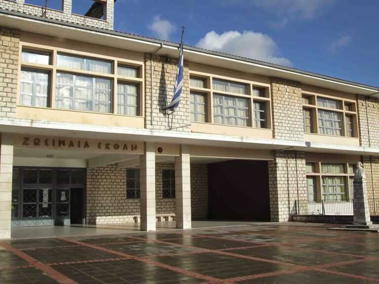 Εκρηκτικό το κλίμα στη Ζωσιμαία: Χωρίς στέγη οι μαθητές – Τινάχτηκε στον αέρα η σύσκεψη για το Πρότυπο Λύκειο