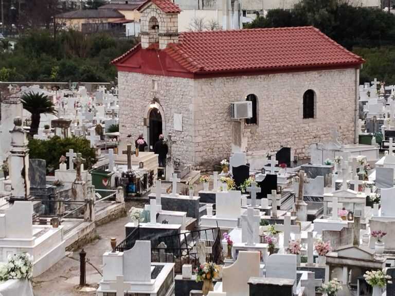 «Ξέφραγο αμπέλι» το Δημοτικό Κοιμητήριο Άρτας – Μαύρο χρήμα, κλοπές, συγκρούσεις, και πλήρης απουσία ελέγχου – Βαριές ευθύνες για τον Δήμο!